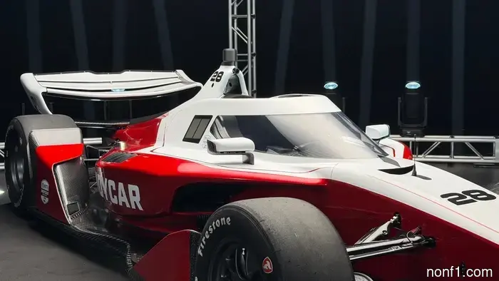 IndyCar necesitaba un nuevo piloto por muchas razones. Romper récords en pista es una de ellas.