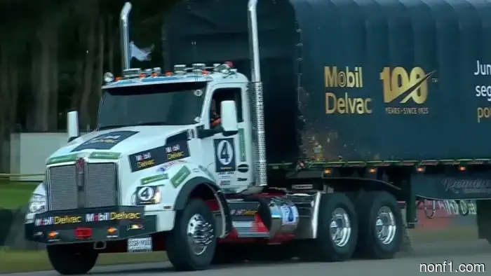 Crazy Semi-Truck Racing Event Features Trailer-On Time Attack