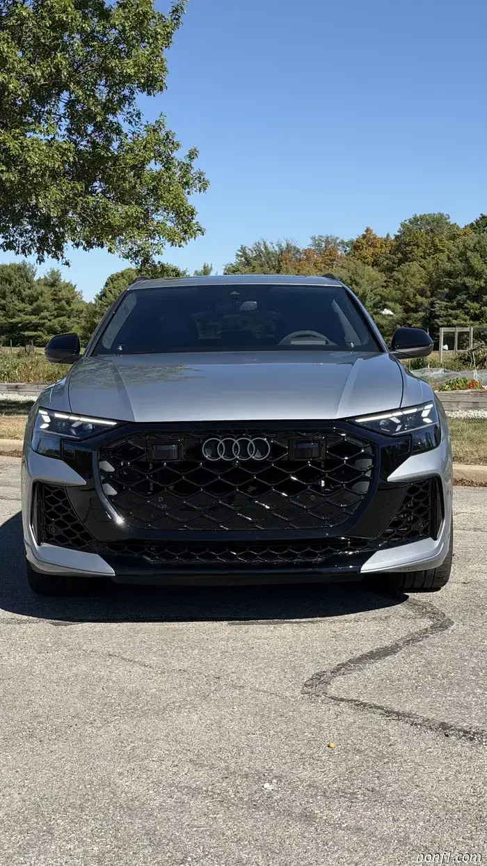 2025 Audi RSQ8 Advantages and Disadvantages Review: The Ideal Balance of Function and Aesthetics