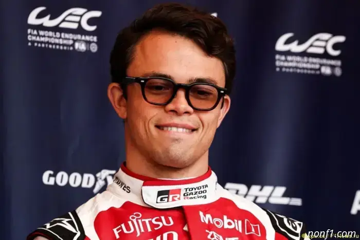 Nik de Vriz continuará colaborando con McLaren.