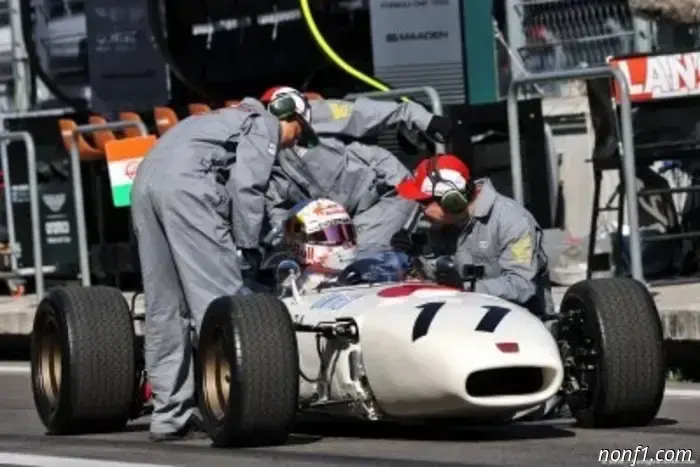 Honda insta a Red Bull a mantener a Tsunoda para 2026.