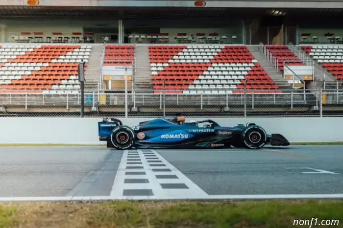 Sainz y Elbon han comenzado a preparar la temporada en los tests