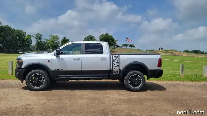 2027 Ram Power Wagon стоит 90 000 долларов с дизелем Cummins