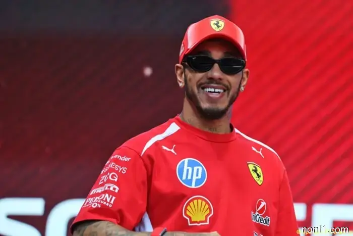 Lewis Hamilton ha adoptado un nuevo cachorro.