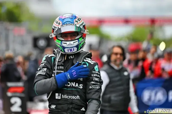 Jacques Villeneuve gives advice to Kimi Antonelli.