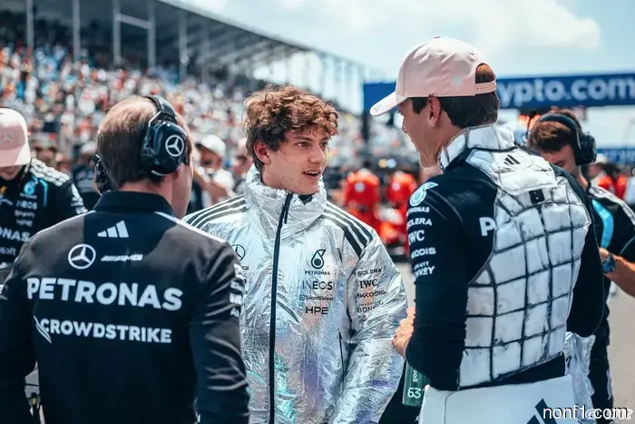 Valsecchi dice que Antonelli está 'masacrando' a Russell en Mercedes
