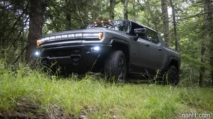 2026 Hummer EV Revisión Off-Road: Es Tecnología Contra Senderos Estrechos