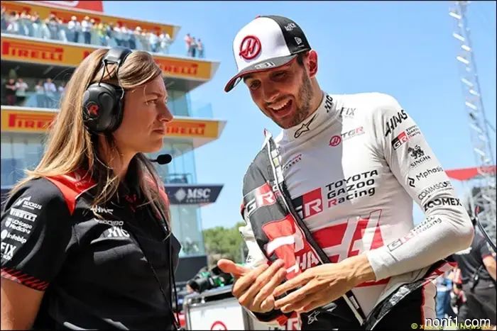 Laura Müller sobre trabajar con Esteban Ocon