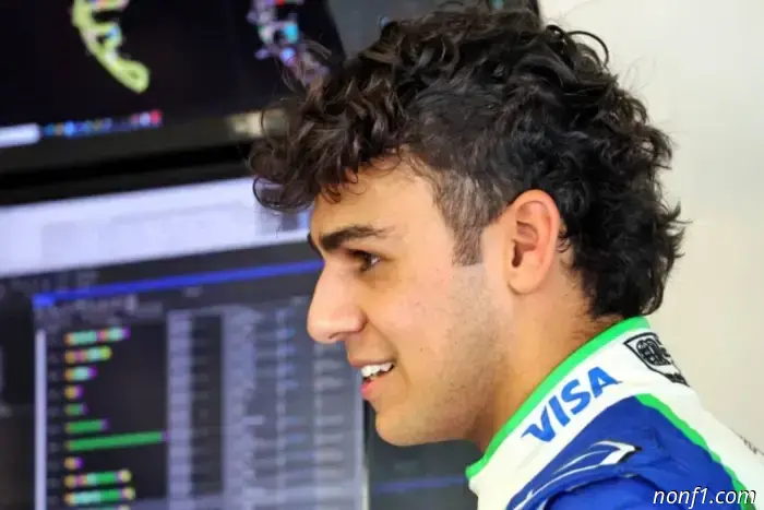 Bayer no duda del talento de Lindblad en las carreras.