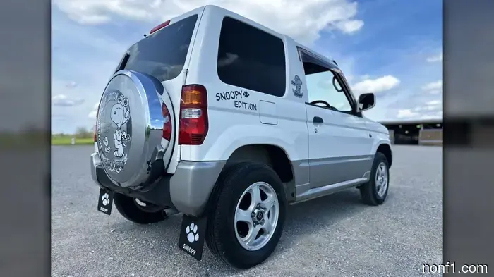 Este Mitsubishi Pajero Mini es una edición Snoopy JDM de fábrica.