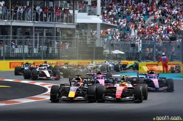 Max Verstappen: I lost four seconds because of Lewis.