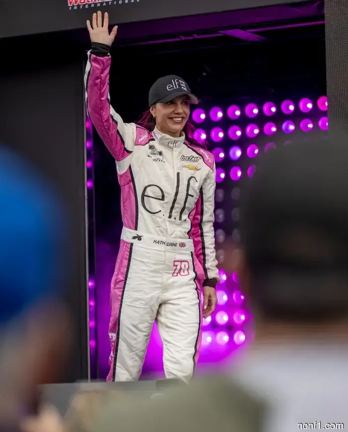 Katherine Legge será la primera mujer en intentar el 'doble' Indy 500, Coke 600.