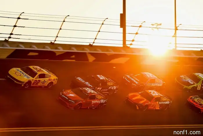 Por qué NASCAR solo correrá a 465 HP en su próxima carrera de Daytona
