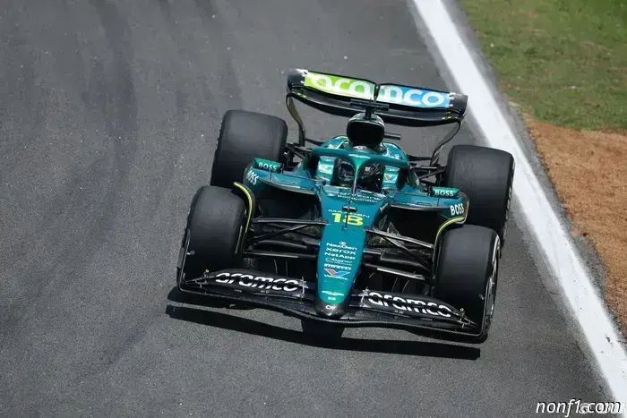 Aston Martin 'obviamente' busca pilotos