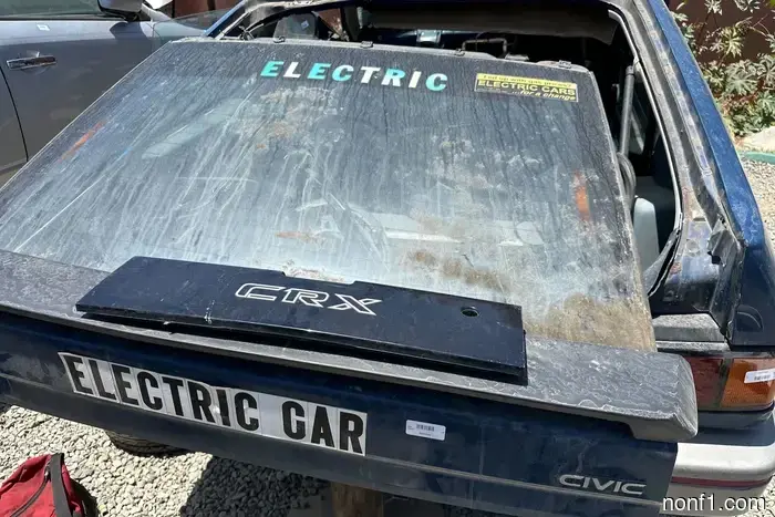Alguien construyó un Honda CRX eléctrico décadas antes que Tesla. Terminó en un desguace.