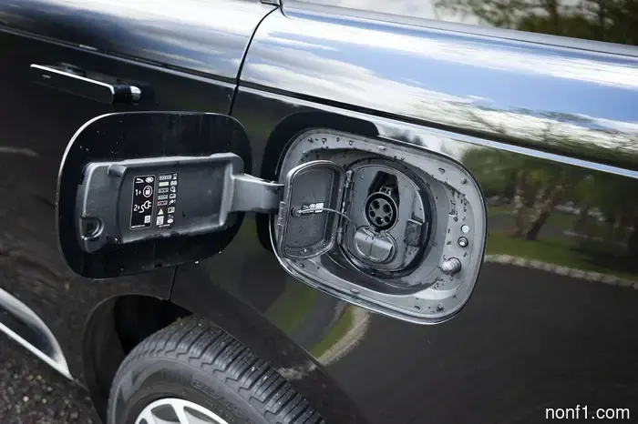 Range Rover SE Plug-In Hybrid Review: Exceptionally Competent, Yet Modest About It