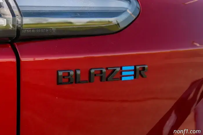 Обзор первого автомобиля Chevrolet Blazer EV SS 2025 года выпуска: Добро пожаловать обратно, V6 Malibu