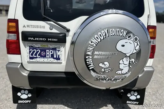 Este Mitsubishi Pajero Mini es una edición Snoopy JDM de fábrica.