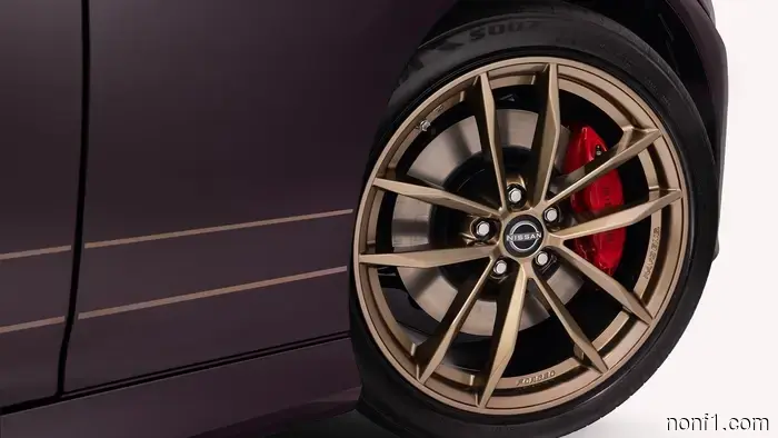Hay toda una jerarquía de coches de alto rendimiento codificada detrás de los colores de los calipers de freno.