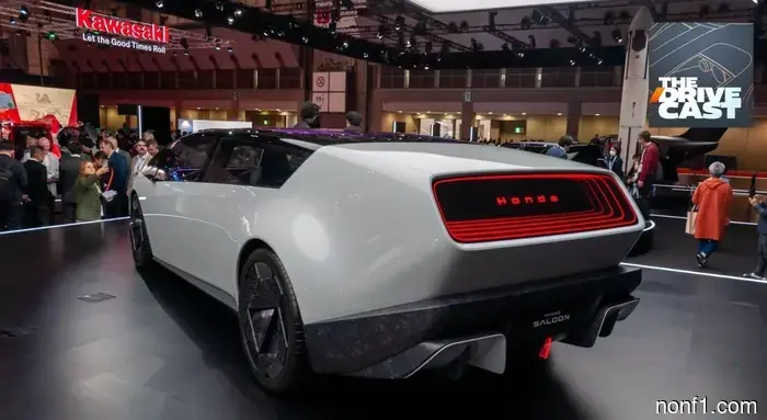 Они потратили миллиарды. Они построили будущее. А потом всё развалилось.