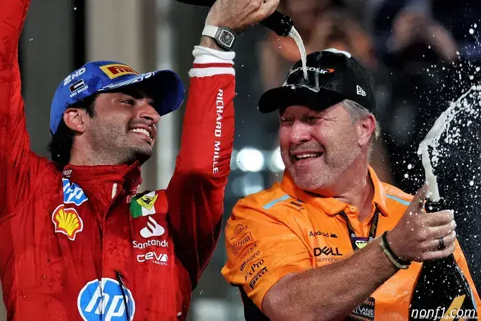 ¿Elegiría el CEO de McLaren a Sainz o Hamilton?