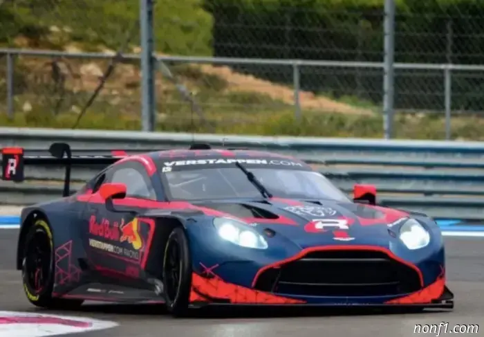 Verstappen tested an Aston Martin GT3 at Le Castellet.