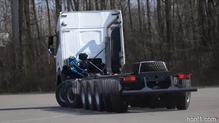 Alarmingly Extended 16-Wheel-Drive Semi-Truck Resembles a Centipede