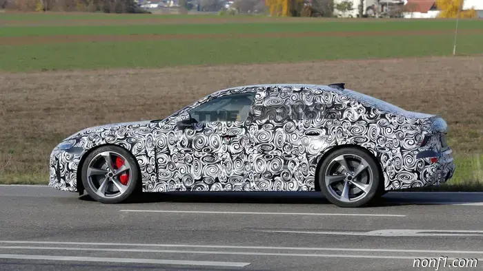 Nuevas fotos espía de prototipos confirman que el sedán Audi RS6 volverá en 2027.