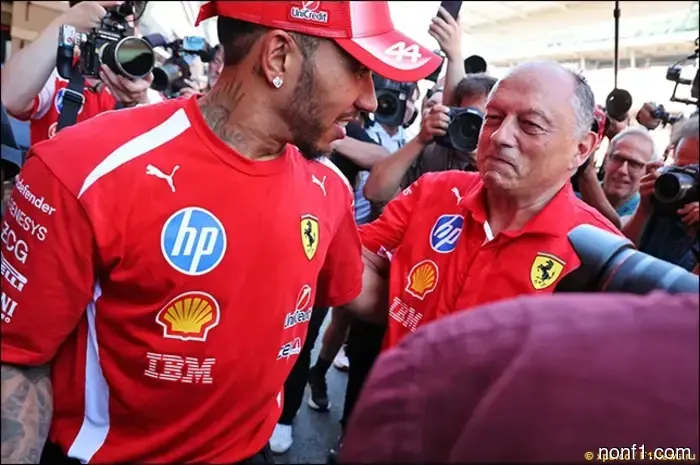Villeneuve aconseja a Ferrari apostar por Hamilton.