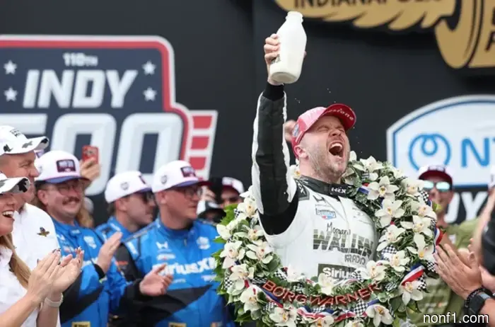 Rosenqvist ganó las 500 Millas de Indianápolis con una ventaja de 0,0233 seg.
