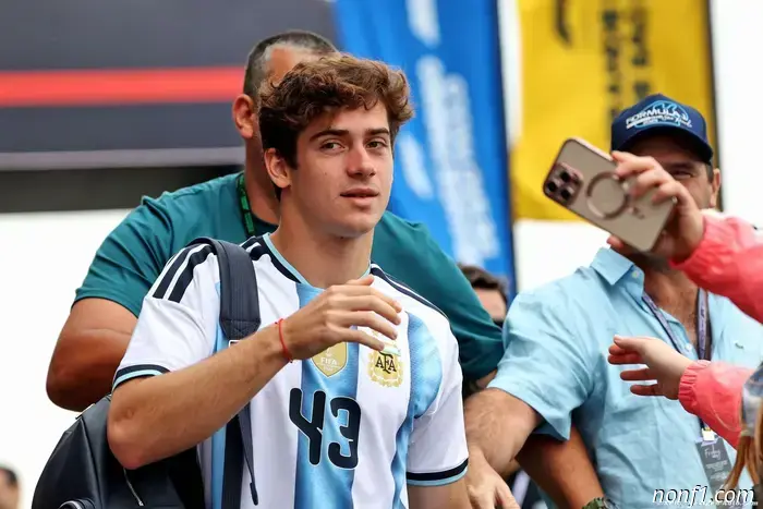 Alpine признает финансовую выгоду от повторного подписания контракта с Колапинто.