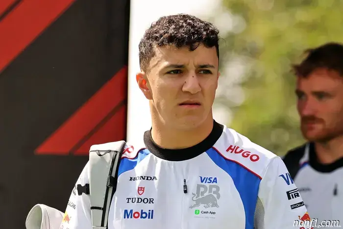 Hadjar dismisses the possibility of an early switch to Red Bull.