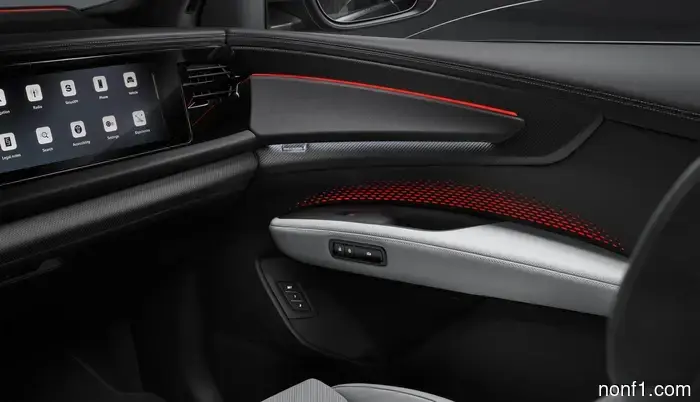 El Audi Q9 Flagship 2027 tiene portavasos lo suficientemente grandes para un Stanley y un sistema de sonido que vibra tu asiento.