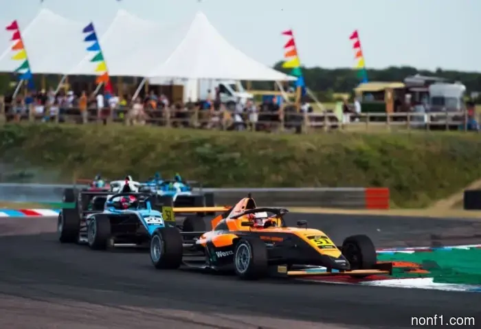 Max Verstappen cree en el talento de Dries van Langenhove.