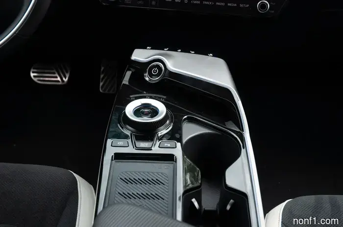 Piano black plastic is a disaster, and car manufacturers have been aware of this from the very beginning.