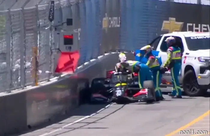 IndyCar: Mick Schumacher crashed the car once again.