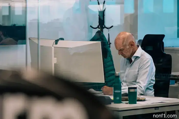 Newey admite la batalla por su salud, espera que Alonso se quede hasta 2027.