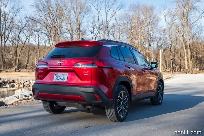 Revisión del Toyota Corolla Cross 2026: Modelo Base o Nada, Bebé