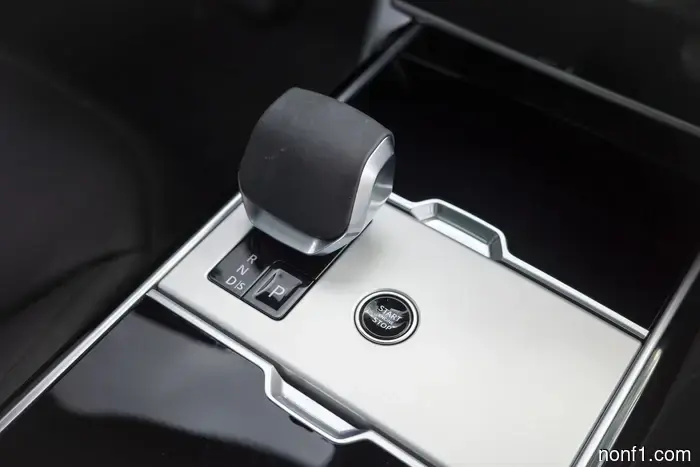 Range Rover SE Plug-In Hybrid Review: Incredibly Proficient, Yet Modestly Reserved
