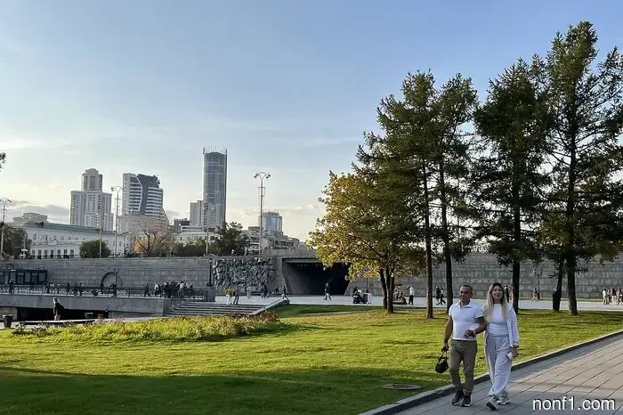 Худший рабочий день в истории: полуприцеп врезается в трубопровод, территория объявлена зоной, закрытой для полетов