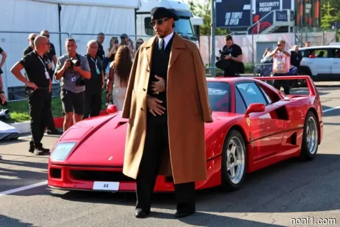 En el motor Ferrari F40 de Lewis, el número de serie resultó ser 44.