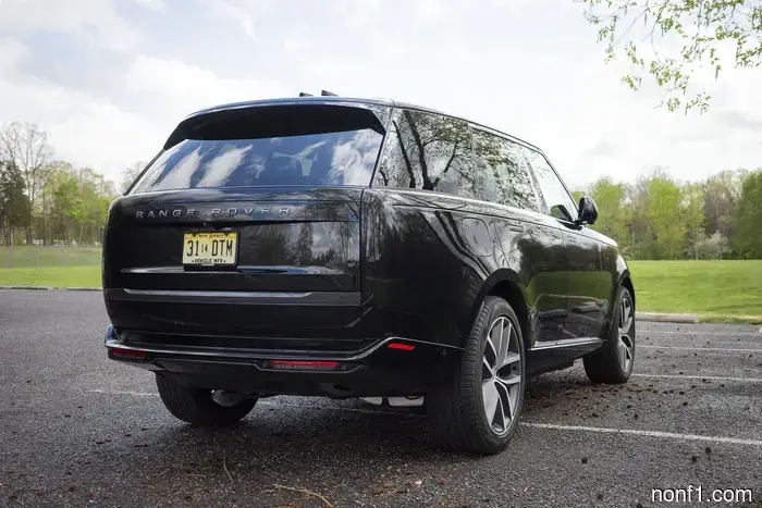 Range Rover SE Plug-In Hybrid Review: Exceptionally Competent, Yet Modest About It