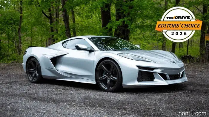 2026 Chevrolet Corvette E-Ray Быстрый обзор: недооцененный и превосходный