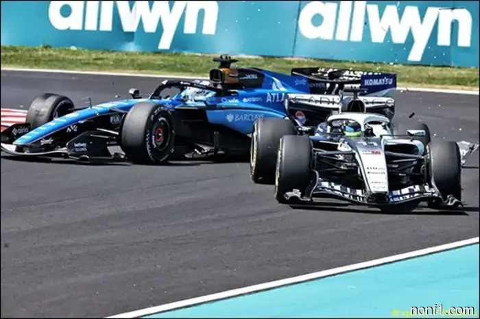 Oscar Piastri leads in the second practice.