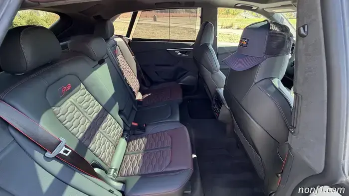 2025 Audi RSQ8 Advantages and Disadvantages Review: The Ideal Balance of Function and Aesthetics