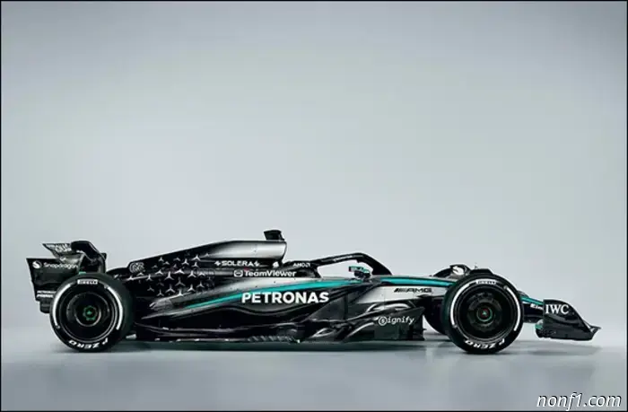 Mercedes presenta el nuevo W16