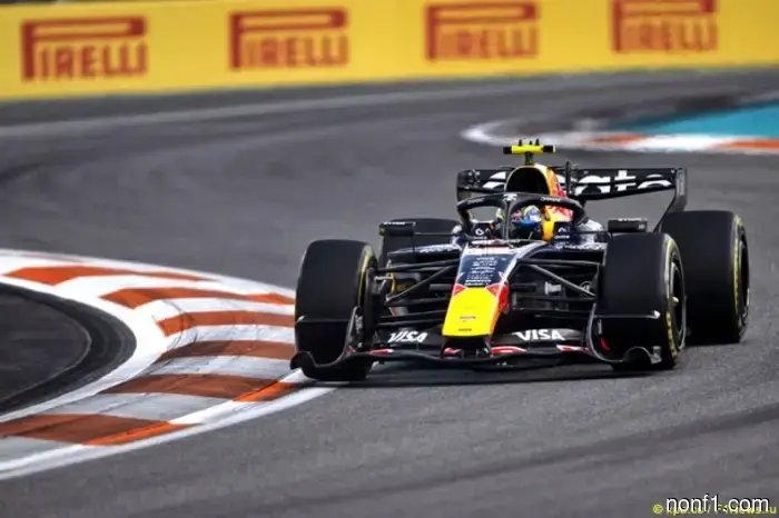 Hajar sale desde el pit lane en Miami
