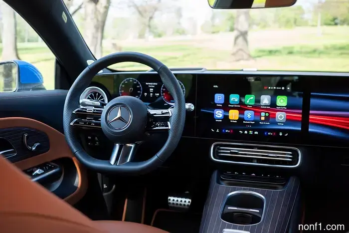 Mercedes отказалась от музыкальных органов управления на руле в пользу голосовых команд в новом CLA