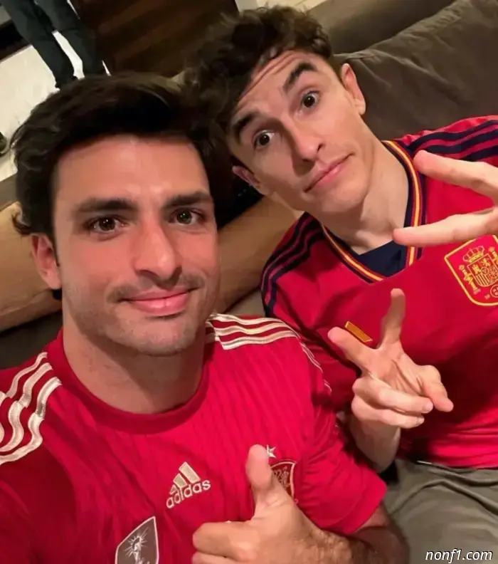 Sainz y Alonso felicitaron a Marc Márquez por su séptimo título.