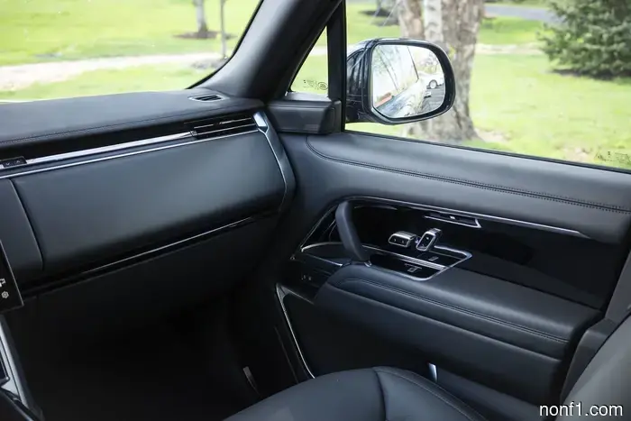 Range Rover SE Plug-In Hybrid Review: Incredibly Proficient, Yet Modestly Reserved
